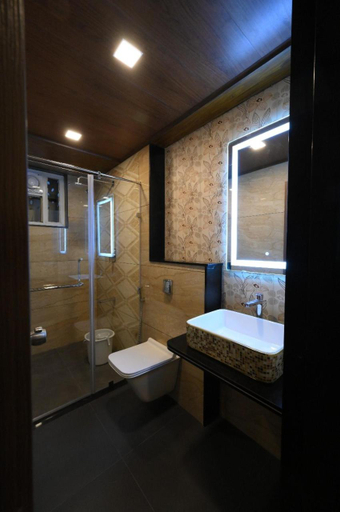 Bathroom 4, Meenakshi Inn, Udupi