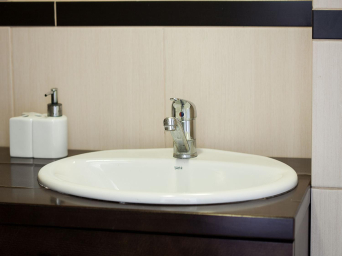 Bathroom 2, Irish 2 Bedroom Modern Apartment, Kraków City