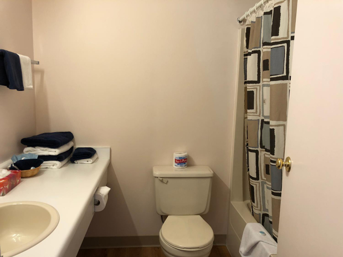 Bathroom 3, Chase Country Inn, Thompson-Nicola
