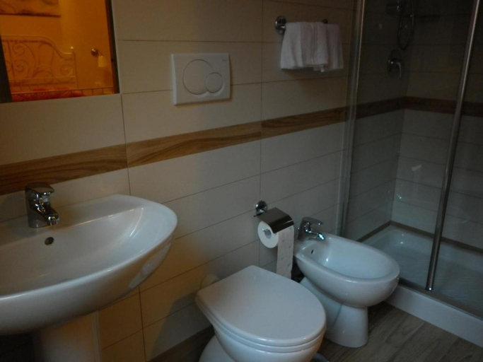 Bathroom, B&B Rome With Love, Rome