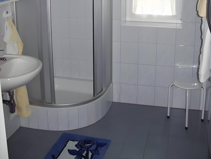 Bathroom 2, Apartmenthaus Simmer, Gmunden
