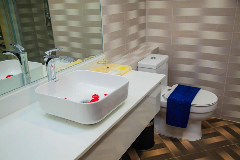 Bathroom 4, Royal beach hotel, Da Nang
