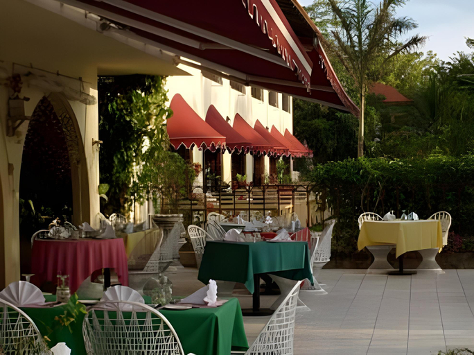 Food & Drinks 5, Charela Inn