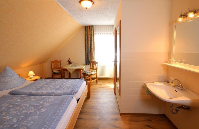 Bedroom 2, Gastehaus Stolzenberg, Hochsauerlandkreis