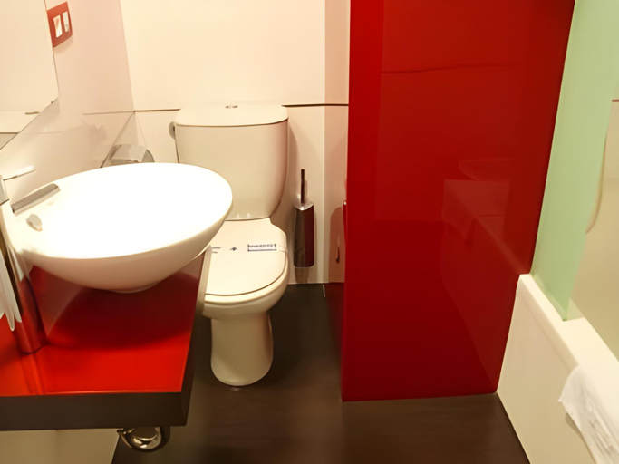 Bathroom 3, Sweet Hotel Continental, Valencia