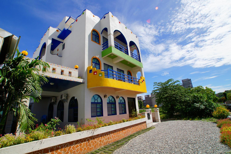 Exterior & Views