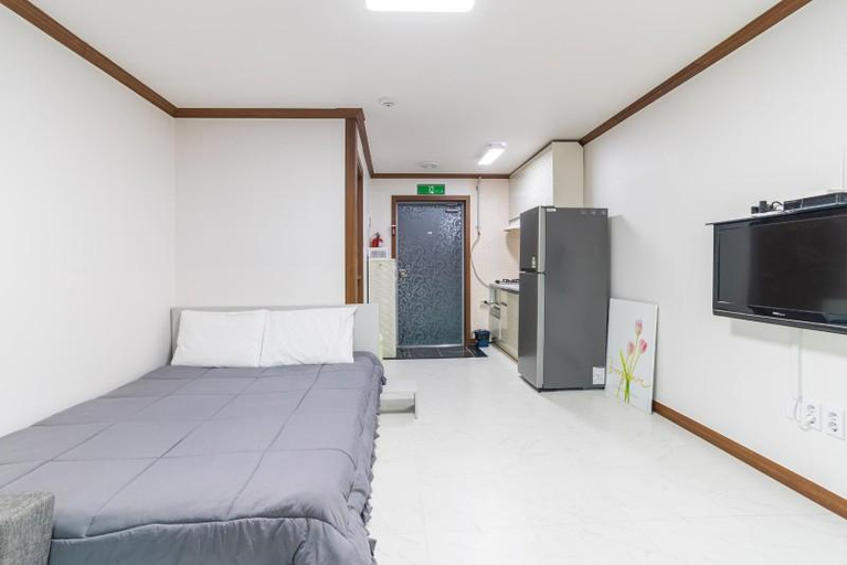 Bedroom 2, Geoje Flora Private Pension, Geoje
