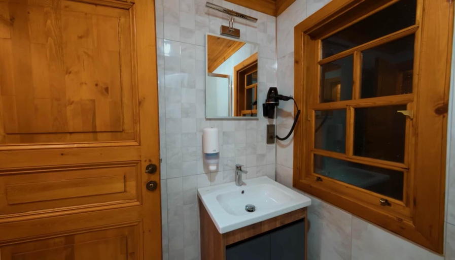 Bathroom 5, Utku Konağı, Merkez