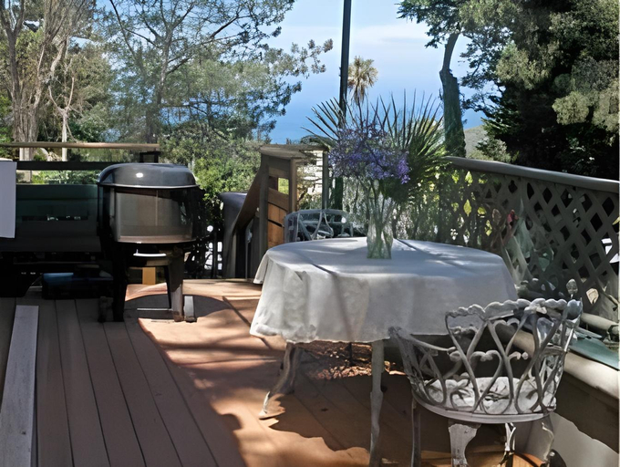 Others 5, Les Artistes Inn, San Diego