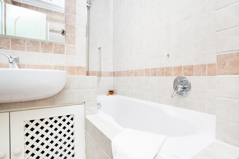 Bathroom 5, Tritone 91 Apartments, Roma