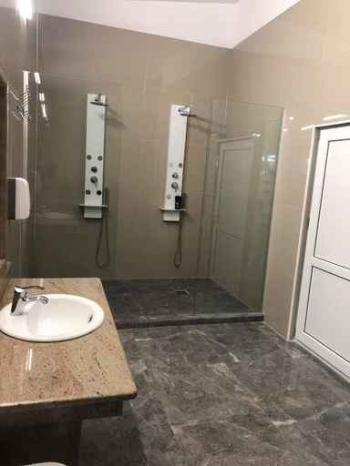 Bathroom 3, Hotel Restaurant Elite, Breznita-ocol
