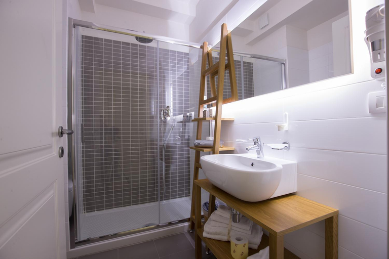 Bathroom, Cocoplaces Apartments, Florence