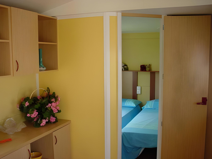 Bedroom 2, Camping Jonio, Catania