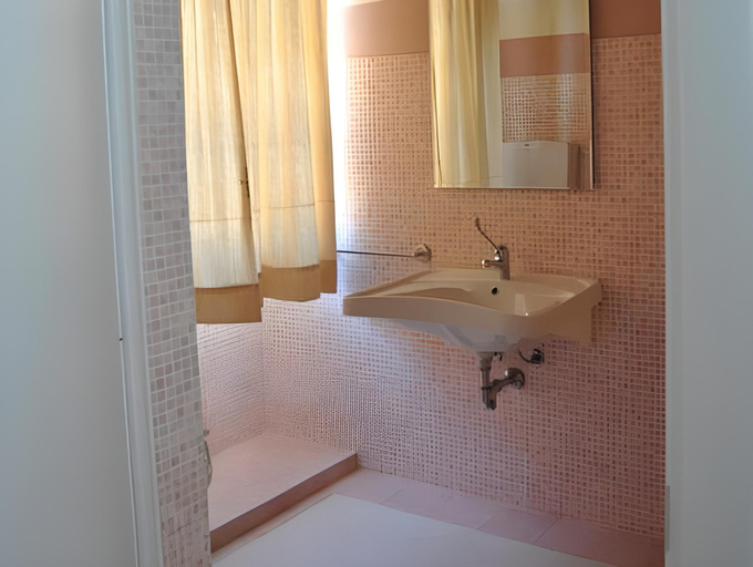 Bathroom 2, Abas Ristorante Pizzeria Affittacamere, Oristano