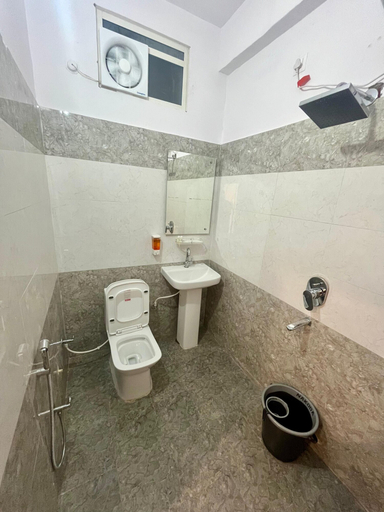 Bathroom, The Royal Darbaar, Gorakhpur