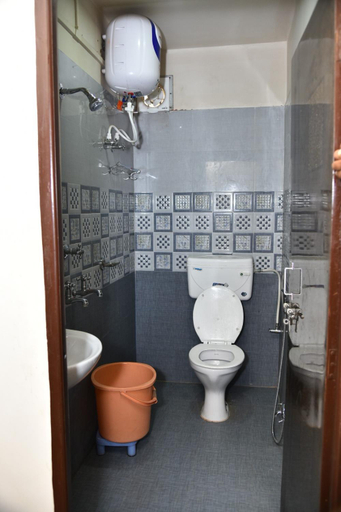 Bathroom 1, Hotel R D Palace, Varanasi
