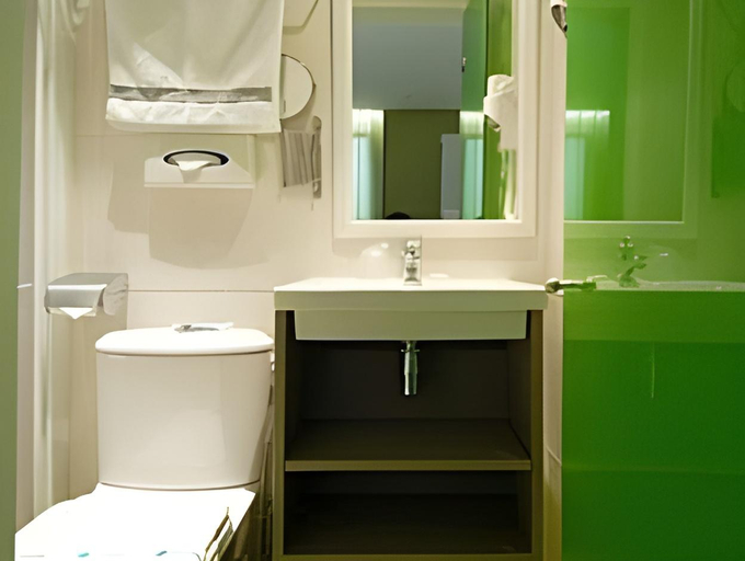Bathroom 5, Hotel Paula Films Collection, Badajoz