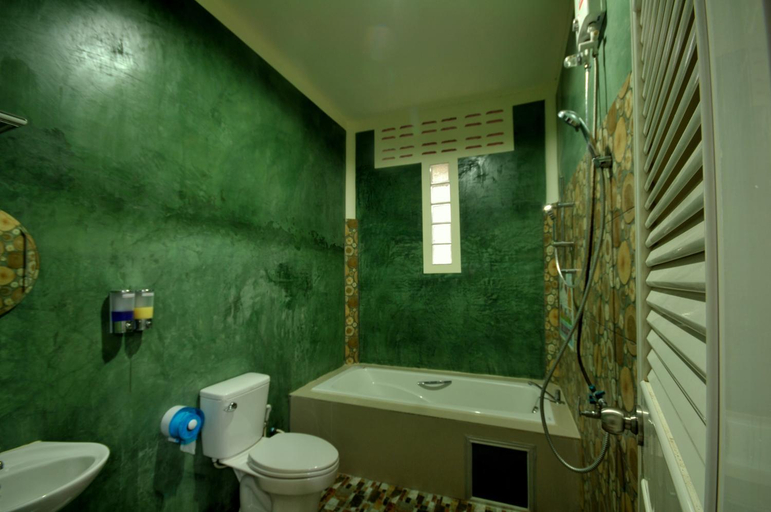 Bathroom 3, I Talay Lanta, Ko Lanta