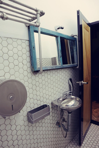Bathroom 3, Travel Charger Hostel, Hualien