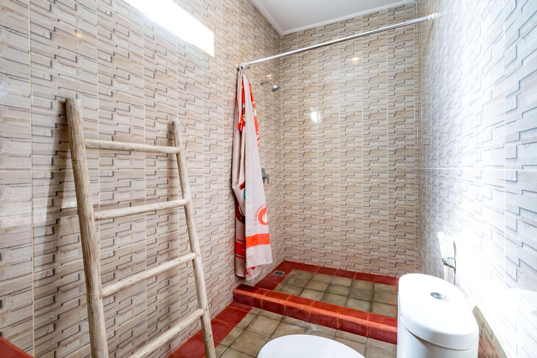 Bathroom 10