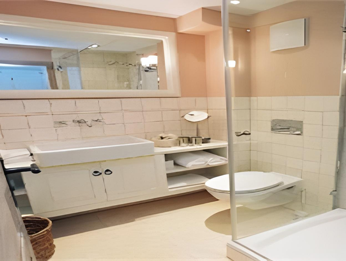 Bathroom 3, Romantik Hotel Chalet am Kiental, Starnberg