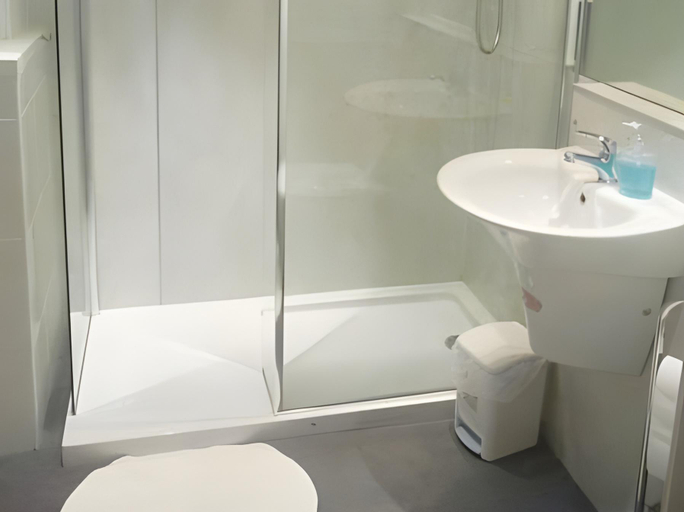 Bathroom 2, Minto House B And B, Edinburgh