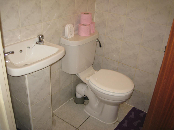 Bathroom 3, Hotel Sophia, London