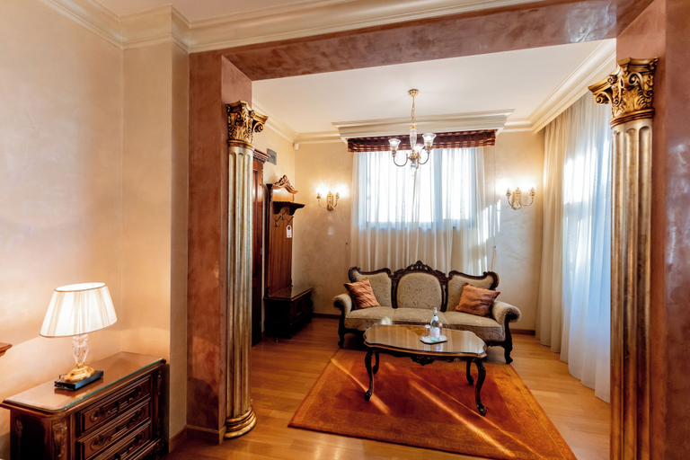 Others 5, Villa Bijoux, Ploiesti