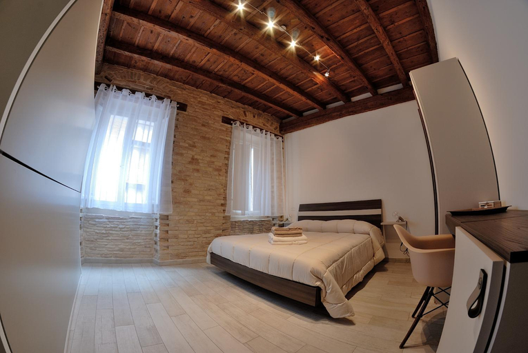 Others 2, B&B DEL CORSO, Ancona