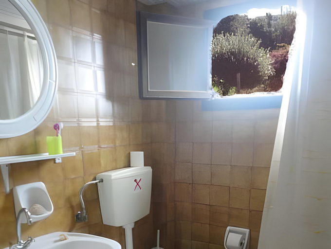 Bathroom 5, Iliostasi Beach Apartments, Crete