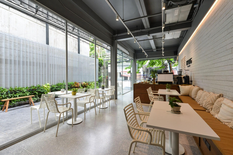 Food & Drinks 2, Tiang Capsule, Bang Rak