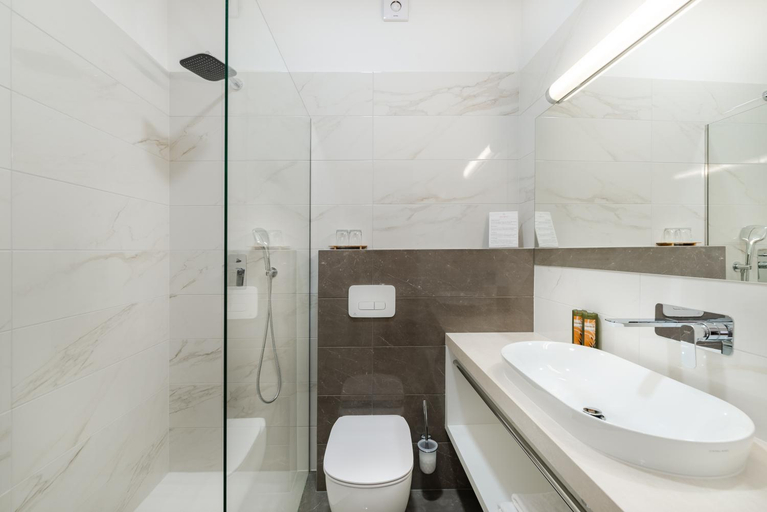 Bathroom 4, Hotel Dvorec, Tolmin