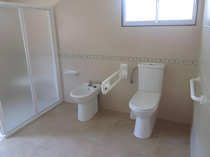 Bathroom 3, Hotel Playa Las Sinas, Pontevedra