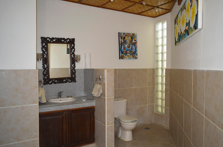 Bathroom 1, Villa Susanta, Gianyar