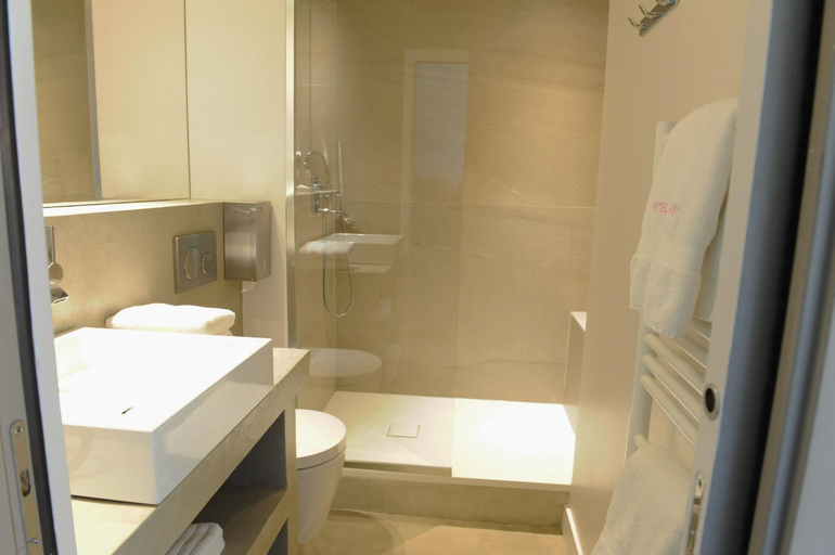 Bathroom 4, Hotel & Appartements Gochoki, Pyrénées-Atlantiques