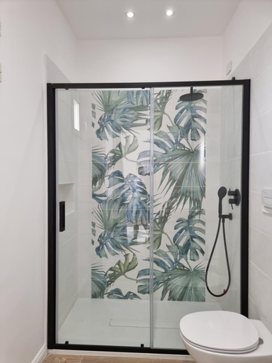 Bathroom 2, 1531 Jackson B&B, Cosenza