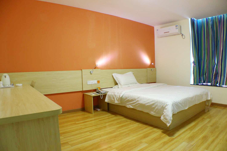 Bedroom 5, 7 Days Inn Shaoguan Renhua Danxia Mountain, Shaoguan