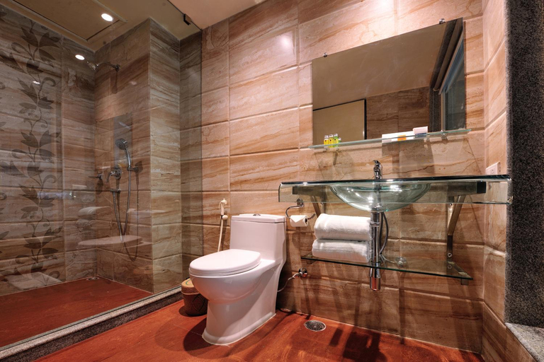 Bathroom 4, Sinclairs Burdwan, Barddhaman