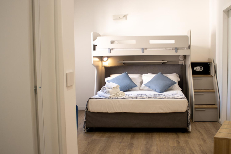 Others 2, 1531 Jackson B&B, Cosenza