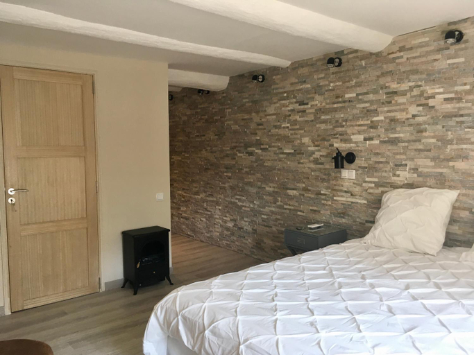 Bedroom 25
