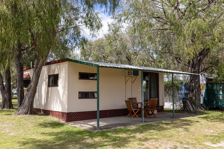 Exterior 9