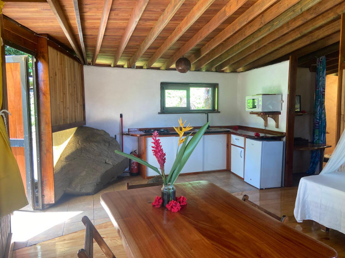 Bedroom, Oviri Lodge