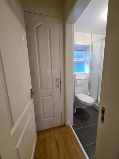 Bathroom 2, Snowdonia Mountain Lodge, Gwynedd
