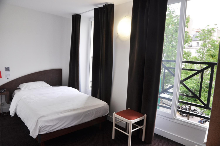 Others 5, Hotel de la Tour, Paris