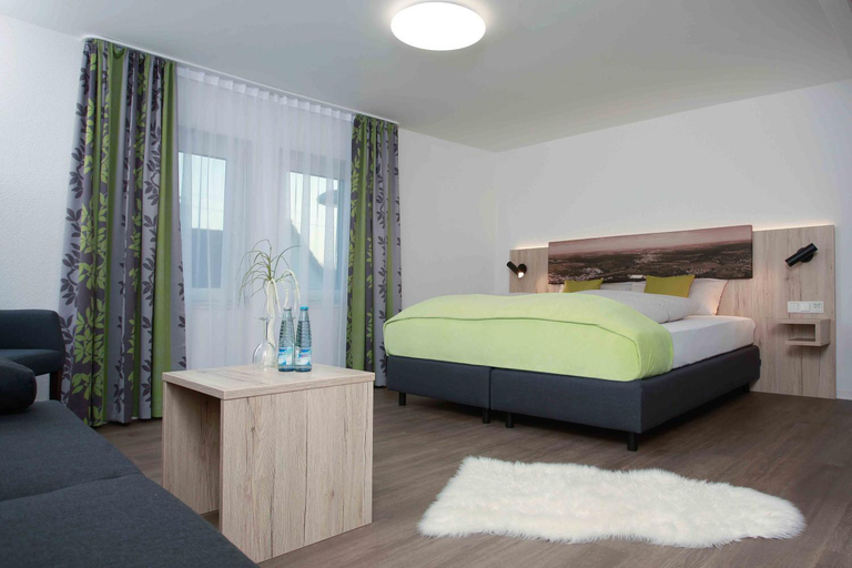 Bedroom 3, Hotel Landgasthof Linde, Esslingen