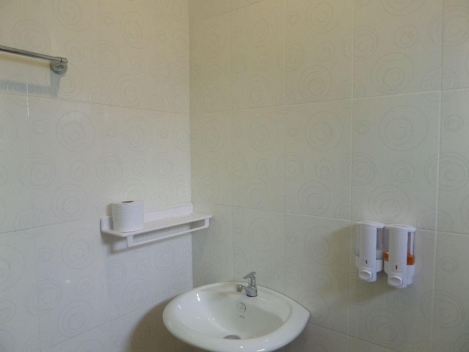 Bathroom 4, Lanta Triple Novel, Ko Lanta