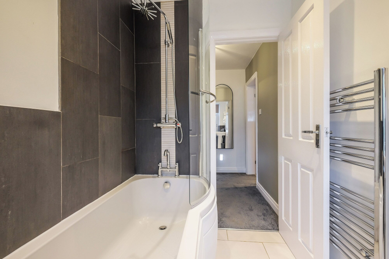 Bathroom 2, Sleek 2B/1B Retreat in Lindley, Huddersfield, Kirklees