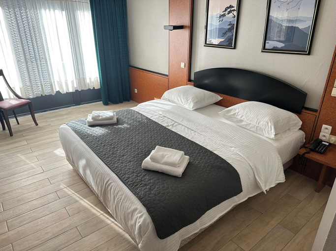 Bedroom 3, Hotel Galaxy, Bruxelles