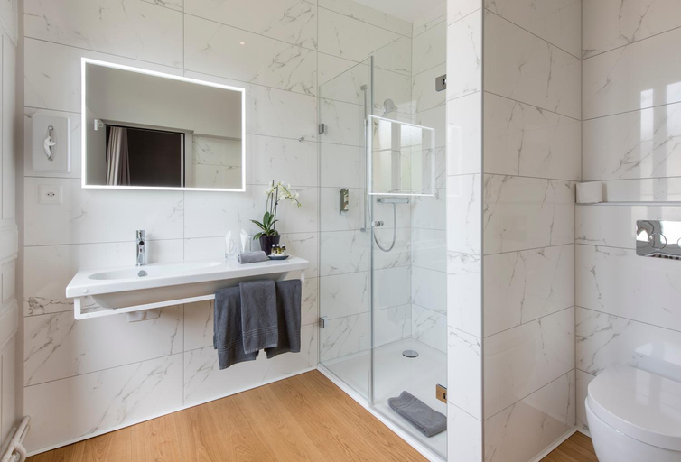 Bathroom 7