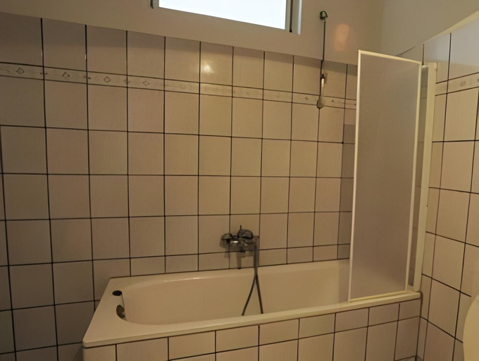 Bathroom 3, Pension Central Hostel Berlin, Berlin